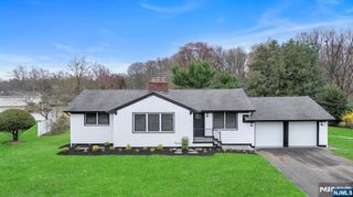 76 Hollywood Avenue, Fairfield, NJ 07004