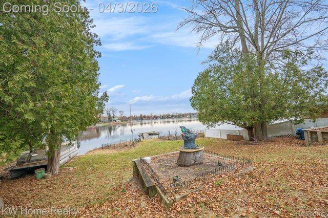 9630 Round Lake Boulevard, White Lake Charter Township, MI 48386