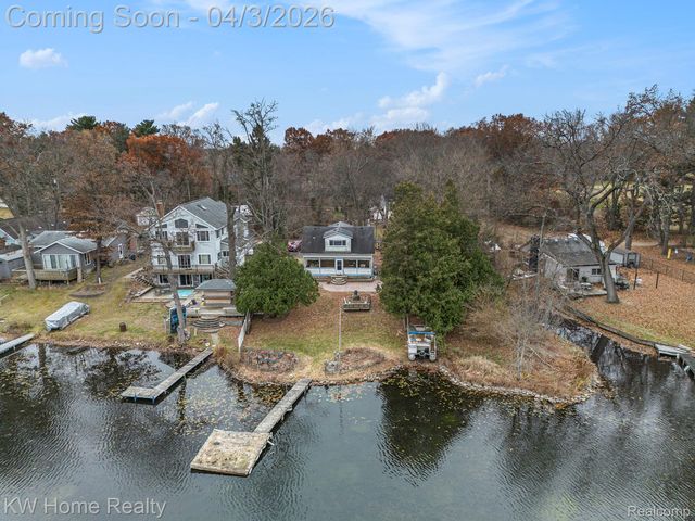 9630 Round Lake Boulevard, White Lake Charter Township, MI 48386