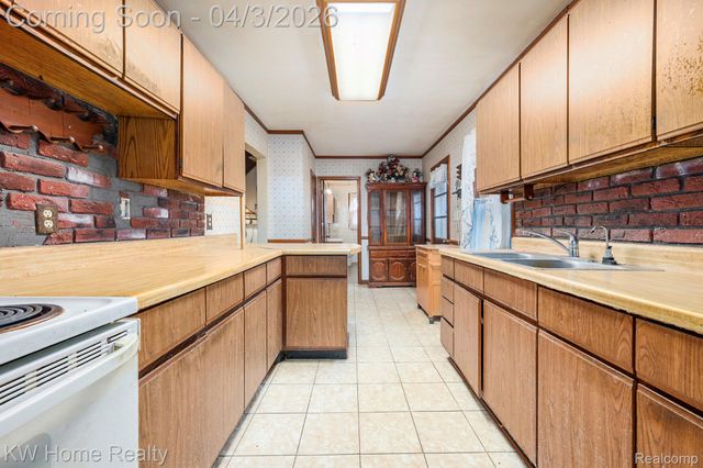 9630 Round Lake Boulevard, White Lake Charter Township, MI 48386