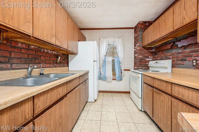 9630 Round Lake Boulevard, White Lake Charter Township, MI 48386