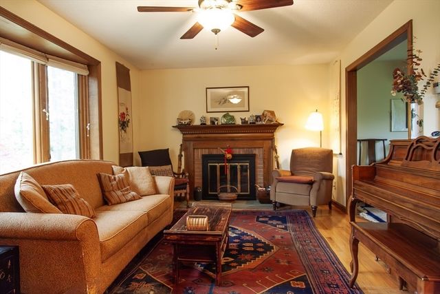 305 Strong St, Amherst, MA 01002