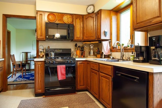 305 Strong St, Amherst, MA 01002
