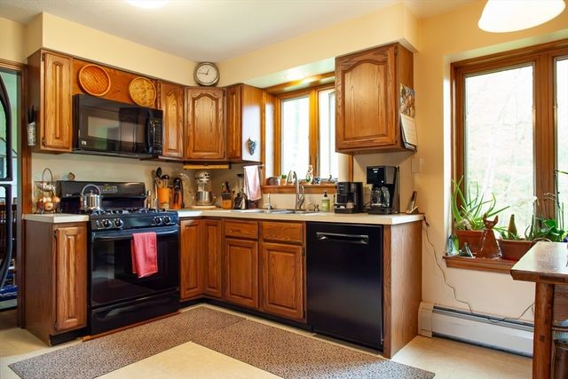305 Strong St, Amherst, MA 01002