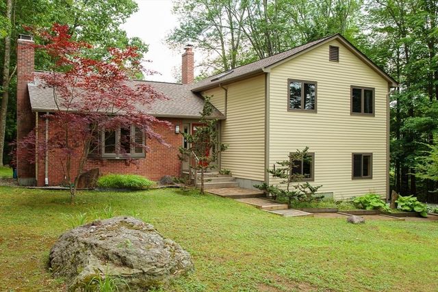 305 Strong St, Amherst, MA 01002