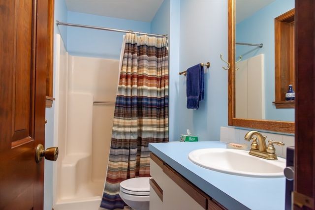305 Strong St, Amherst, MA 01002