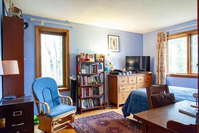 305 Strong St, Amherst, MA 01002