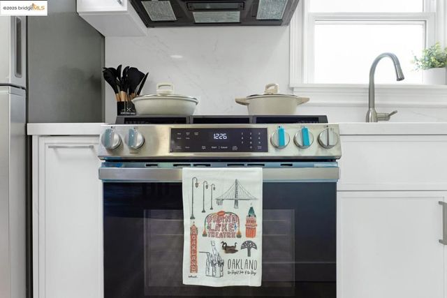 846 Mandana, Oakland, CA 94610