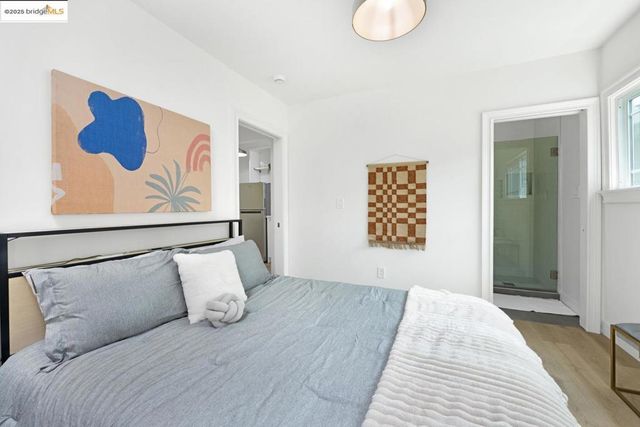 846 Mandana, Oakland, CA 94610