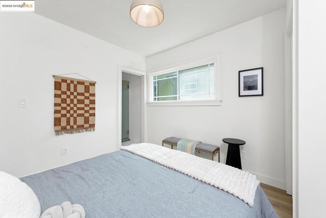 846 Mandana, Oakland, CA 94610