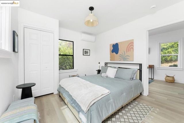 846 Mandana, Oakland, CA 94610