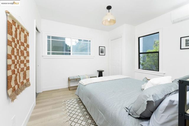 846 Mandana, Oakland, CA 94610