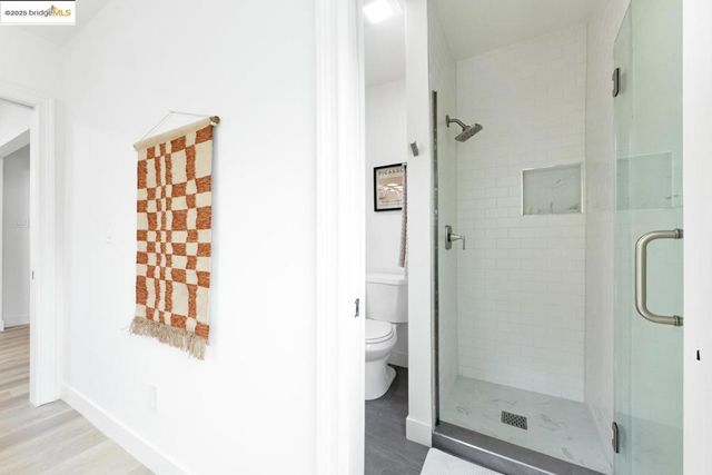 846 Mandana, Oakland, CA 94610