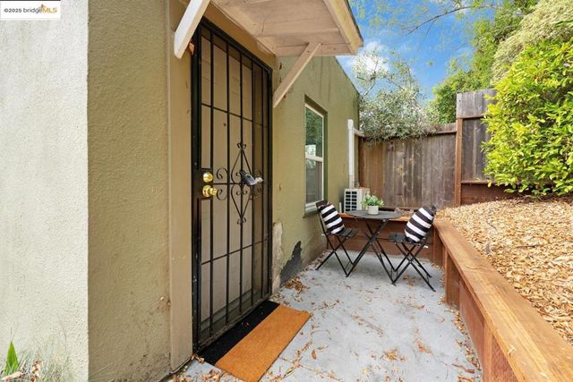 846 Mandana, Oakland, CA 94610