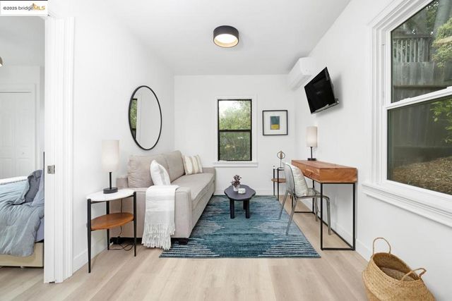 846 Mandana, Oakland, CA 94610