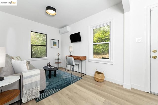 846 Mandana, Oakland, CA 94610