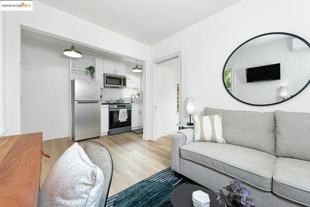 846 Mandana, Oakland, CA 94610