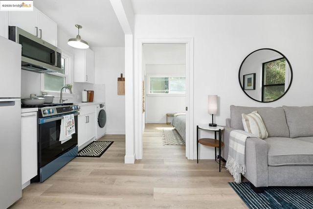 846 Mandana, Oakland, CA 94610