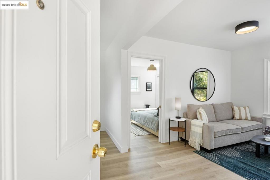 846 Mandana, Oakland, CA 94610