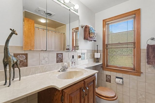 2342 S 3rd Avenue, North Riverside, IL 60546