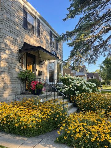 2342 S 3rd Avenue, North Riverside, IL 60546