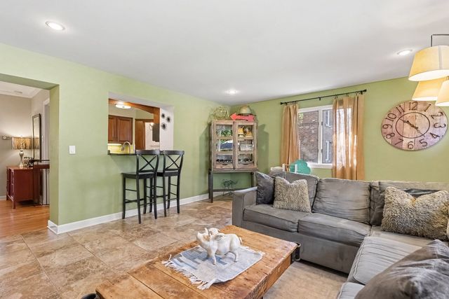 2342 S 3rd Avenue, North Riverside, IL 60546