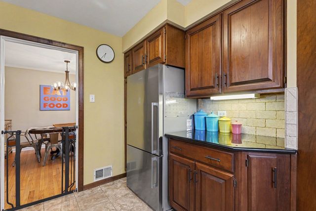 2342 S 3rd Avenue, North Riverside, IL 60546