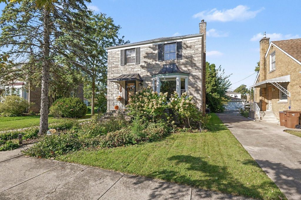 2342 S 3rd Avenue, North Riverside, IL 60546