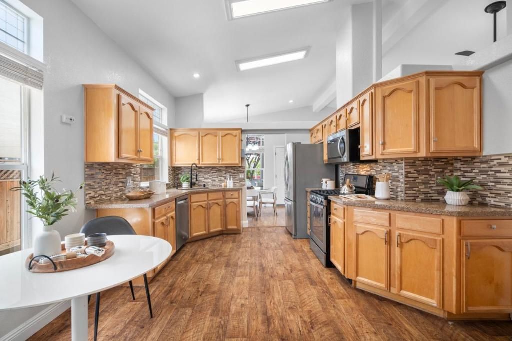 Image 9 of property listing at 458 Laswell Avenue, San Jose, CA 95128