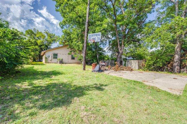 318 E Chestnut Street, Denison, TX 75021