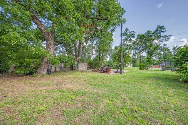 318 E Chestnut Street, Denison, TX 75021