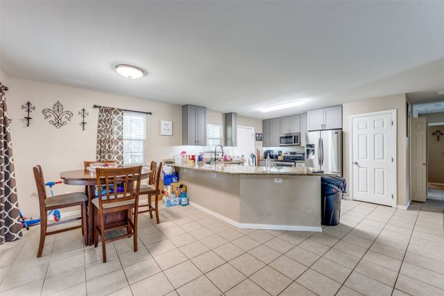 318 E Chestnut Street, Denison, TX 75021