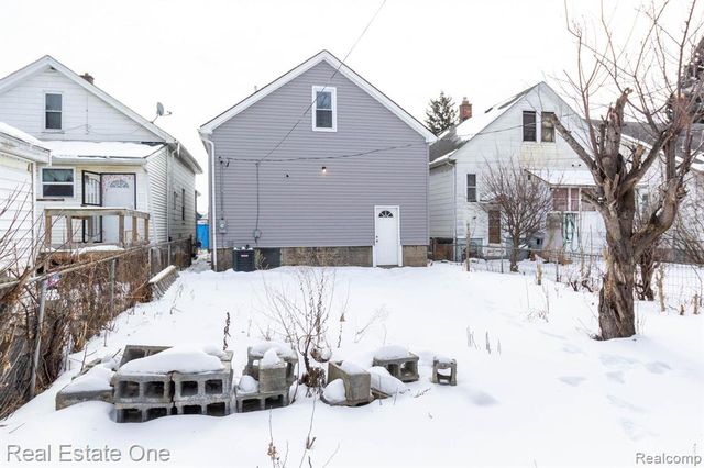 8704 Smart Street, Detroit, MI 48210