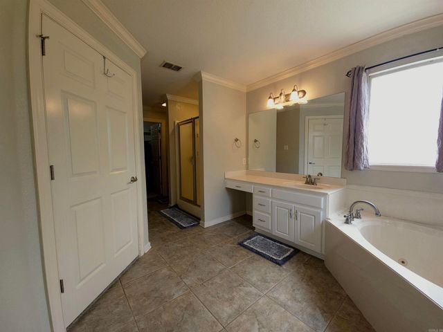 76 Lakeland Dr, Cabot, AR 72023