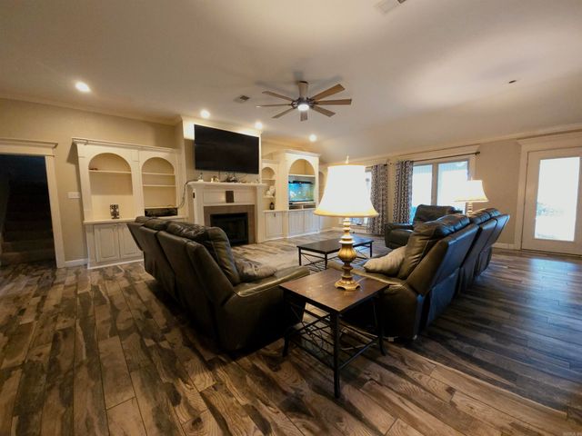 76 Lakeland Dr, Cabot, AR 72023
