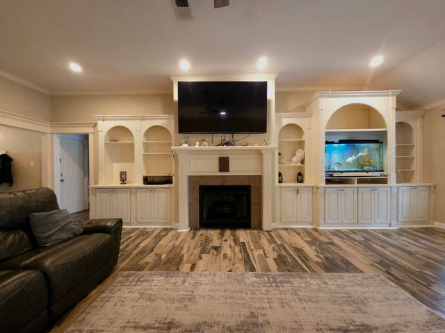 76 Lakeland Dr, Cabot, AR 72023