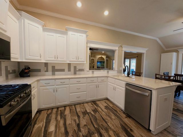 76 Lakeland Dr, Cabot, AR 72023