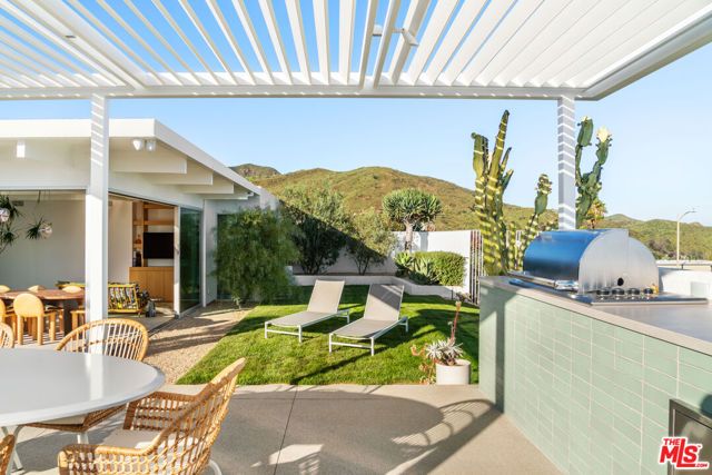 1227 Tellem Drive, Pacific Palisades (los Angeles), CA 90272