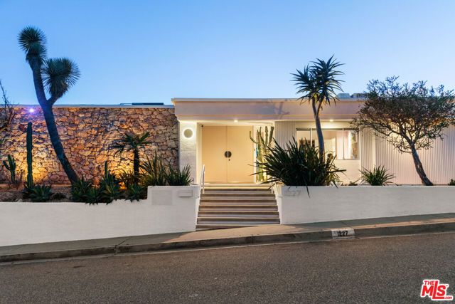 1227 Tellem Drive, Pacific Palisades (los Angeles), CA 90272
