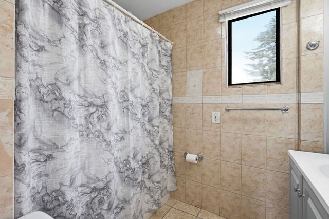 66 Upland, Springfield, MA 01104