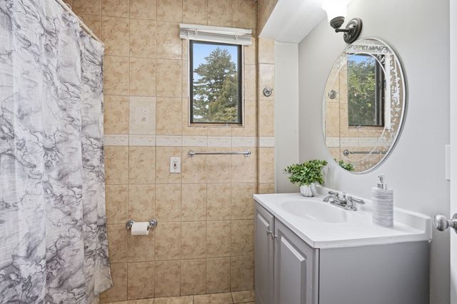 66 Upland, Springfield, MA 01104