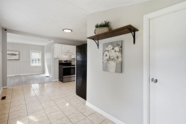 66 Upland, Springfield, MA 01104