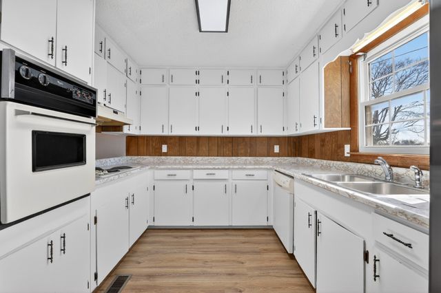 33 Tucker Ln, Taft, TN 38488