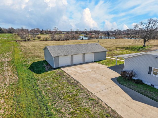 33 Tucker Ln, Taft, TN 38488