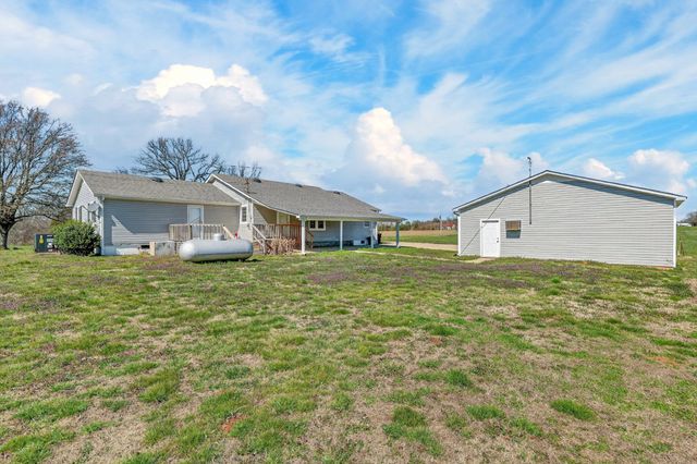 33 Tucker Ln, Taft, TN 38488