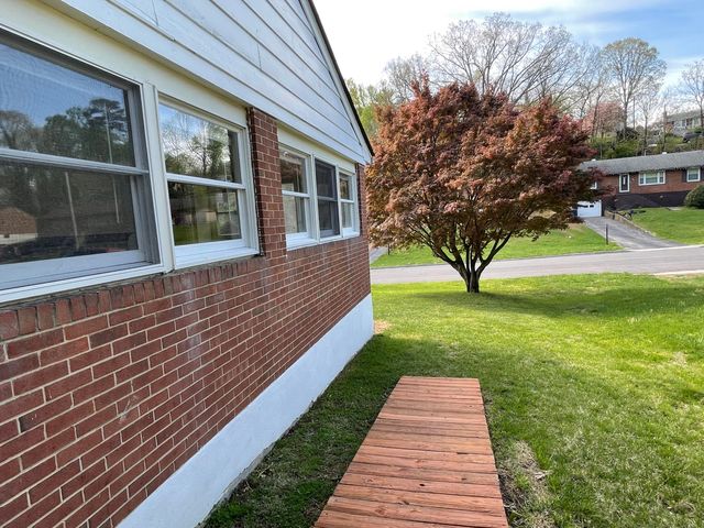 4435 Summit DR, Roanoke, VA 24017