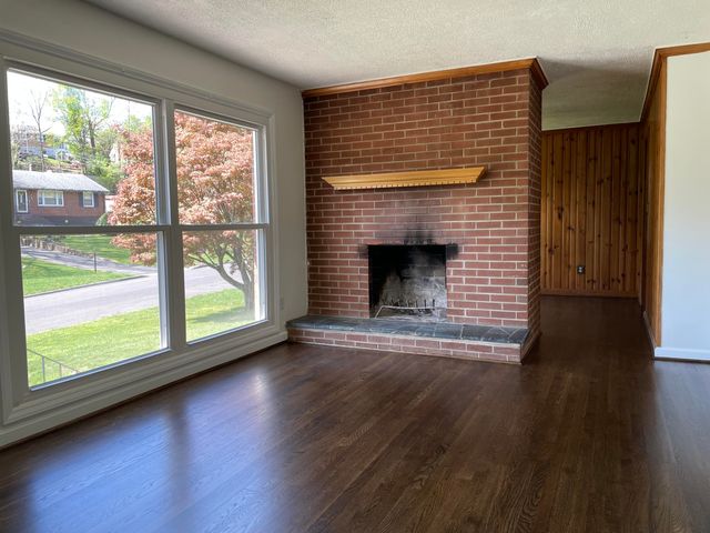 4435 Summit DR, Roanoke, VA 24017