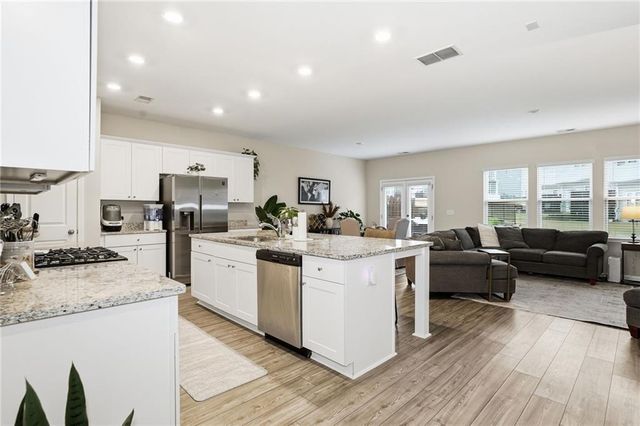 2160 Lanier Harbor Point, Buford, GA 30518