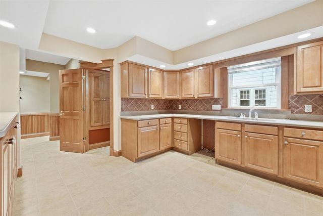 1756 E Beardsley Avenue, Elkhart, IN 46514