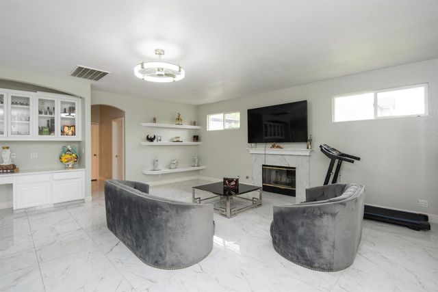 3200 Brookstone Dr, Turlock, CA 95382